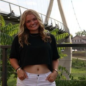 Meet your Posher, Averi